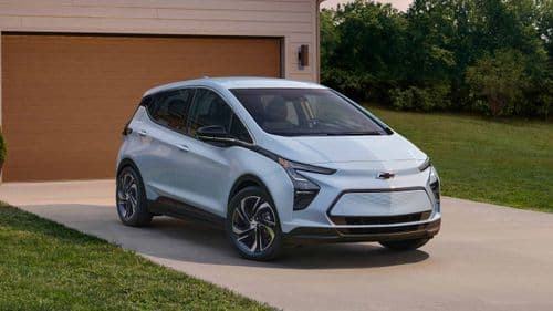 Electric Cars Vs Hybrid Cars in the UAE | Which one should you buy in UAE?