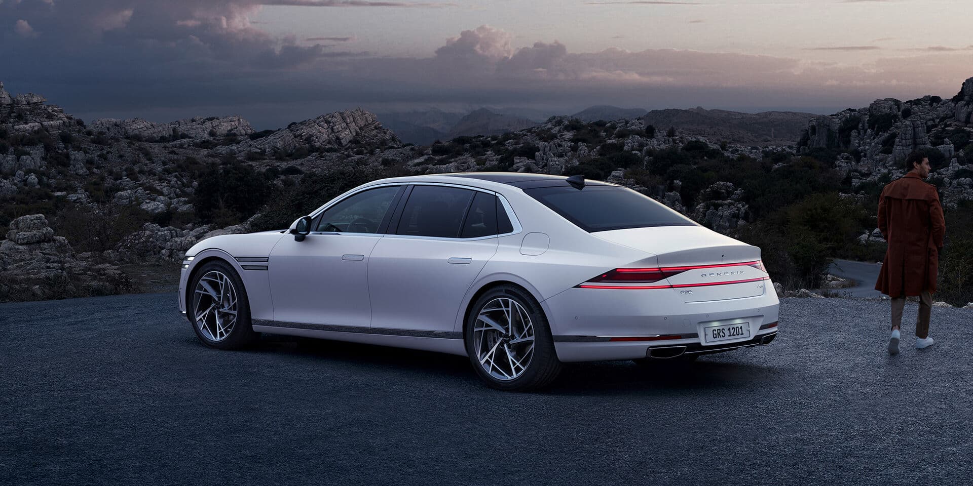 Vehicle gallery image 2