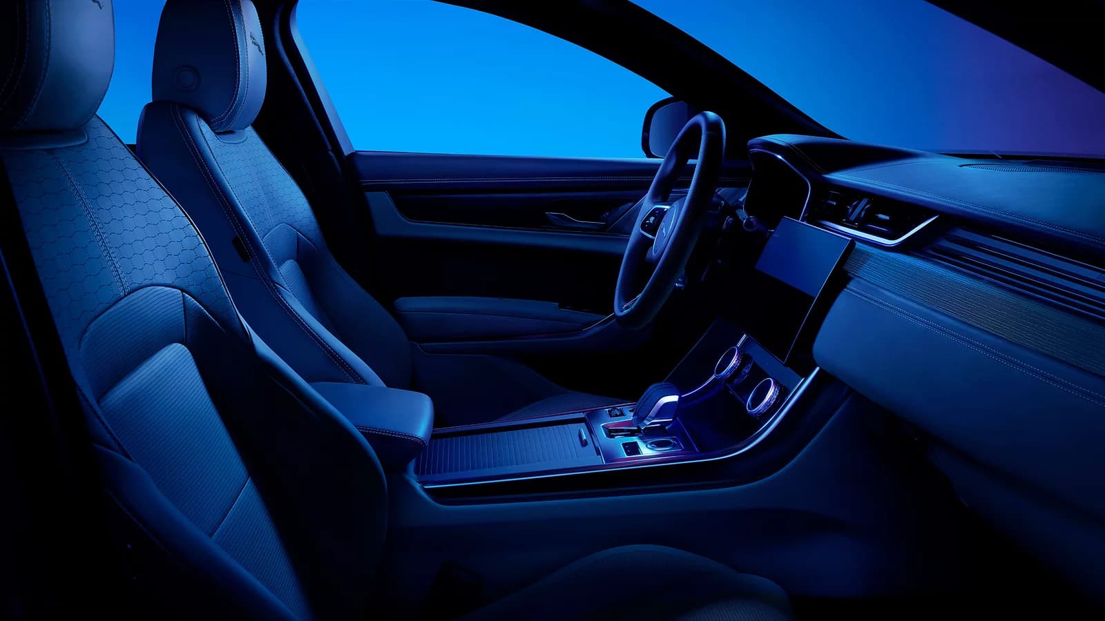 2025 Jaguar XF R-Dyanamic Black — photo 10