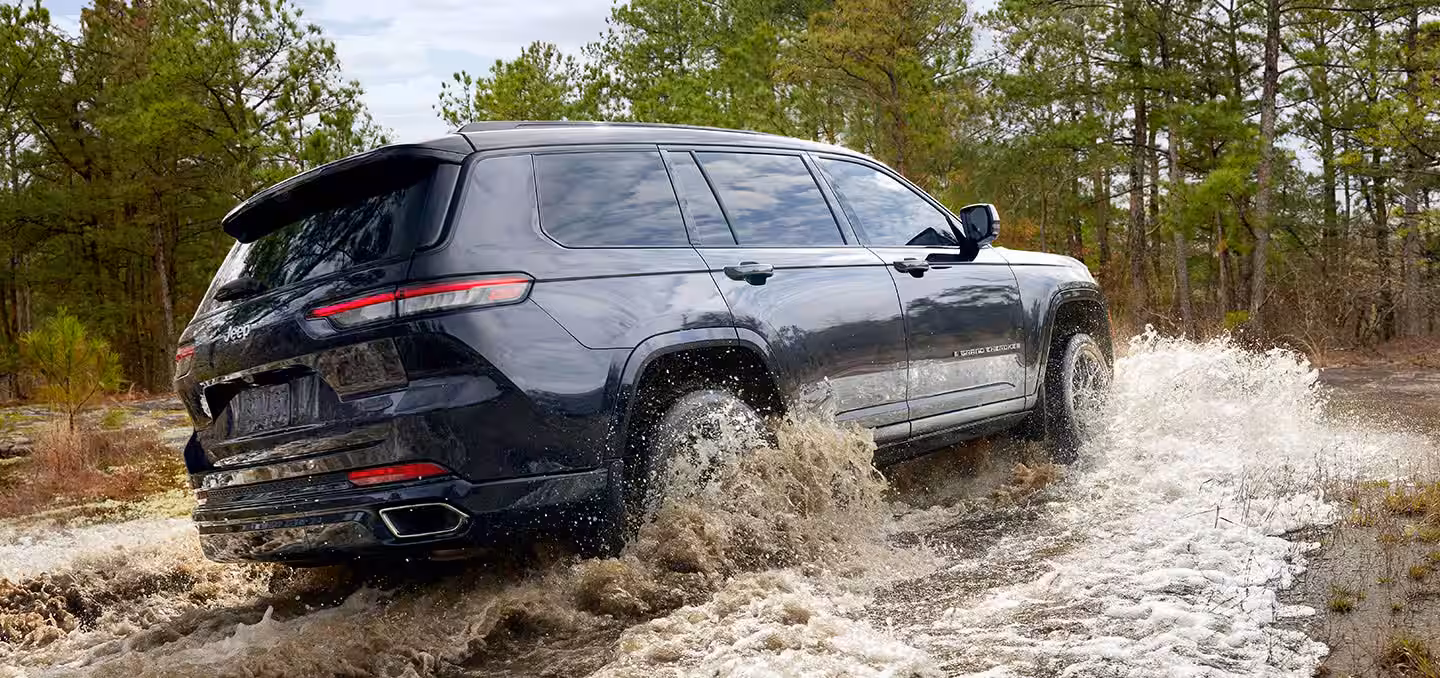 2025 Jeep Grand Cherokee L 5.7L Summit Reserve — photo 2
