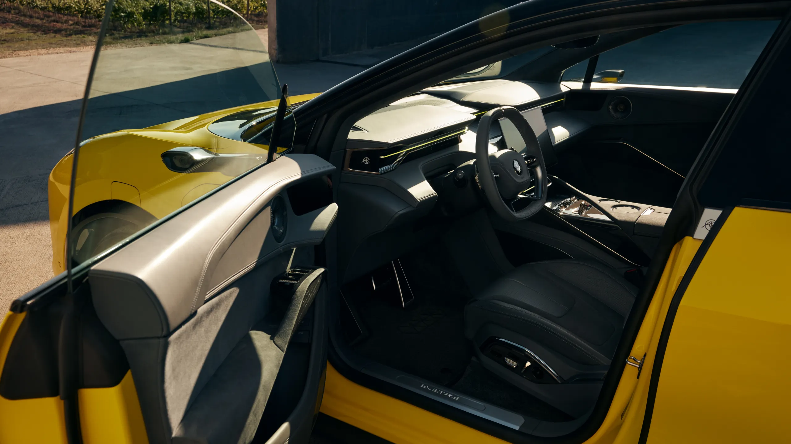 2025 Lotus Eletre R — photo 17