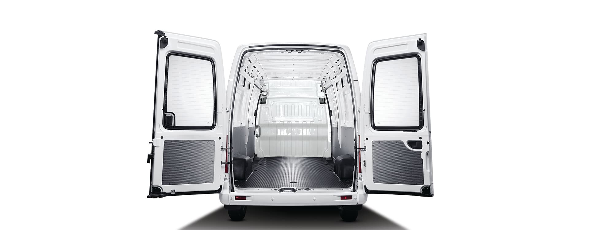 2024 Maxus V80 2.5L Passenger Van (M/T) — photo 2
