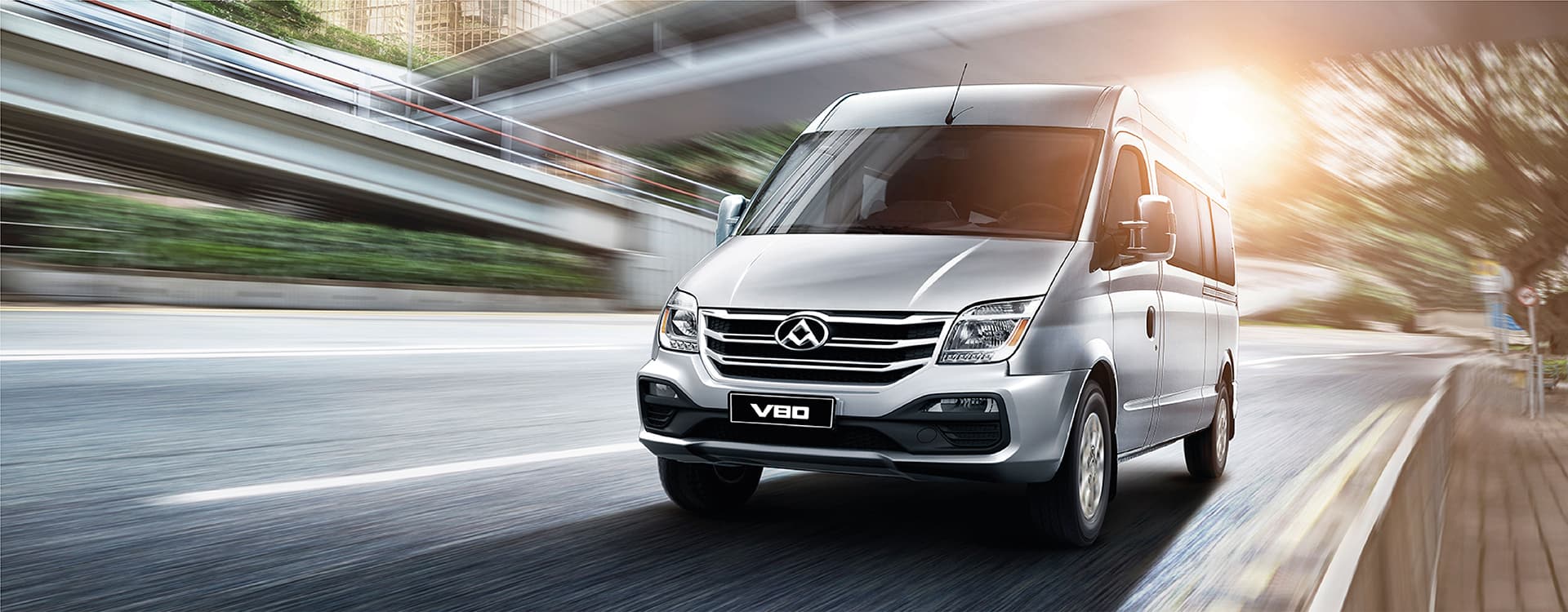 2024 Maxus V80 2.5L Passenger Van (M/T) — photo 1