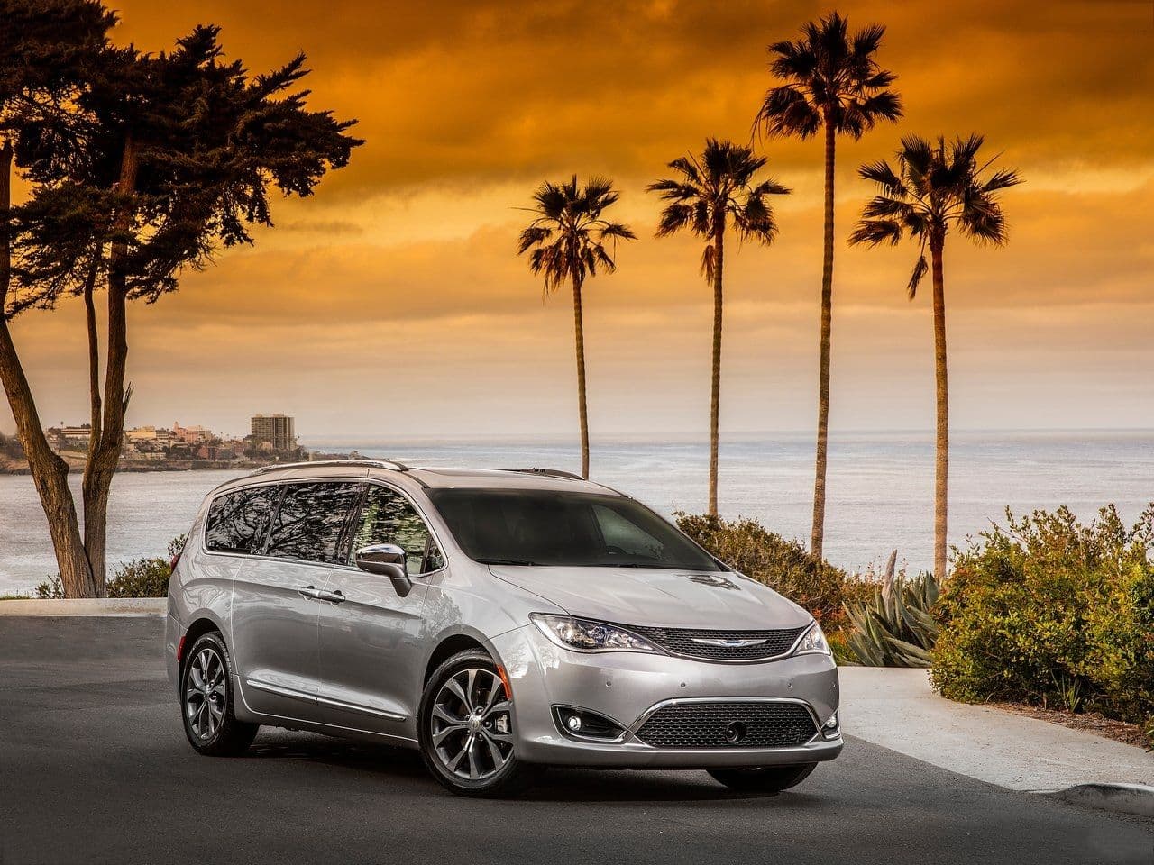 2022 Chrysler Pacifica 3.6L V6 Touring L Plus — photo 8