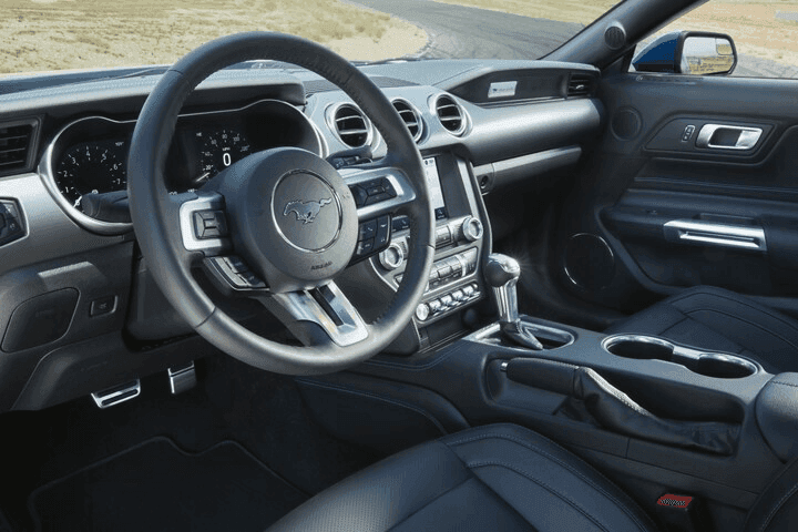 2022 Ford Mustang 2.3L EcoBoost Fastback Premium — photo 13