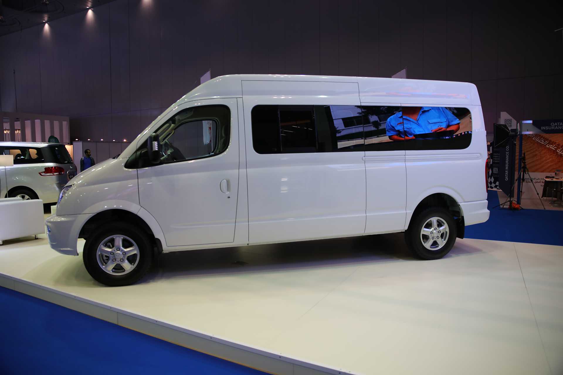 2022 Maxus V80 2.5L Passenger Van (M/T) — photo 14