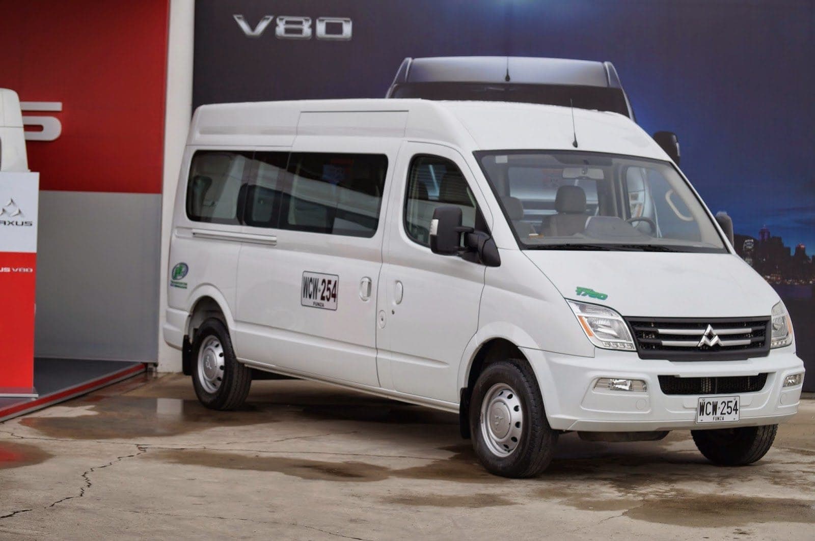 2022 Maxus V80 2.5L Passenger Van (M/T) — photo 7