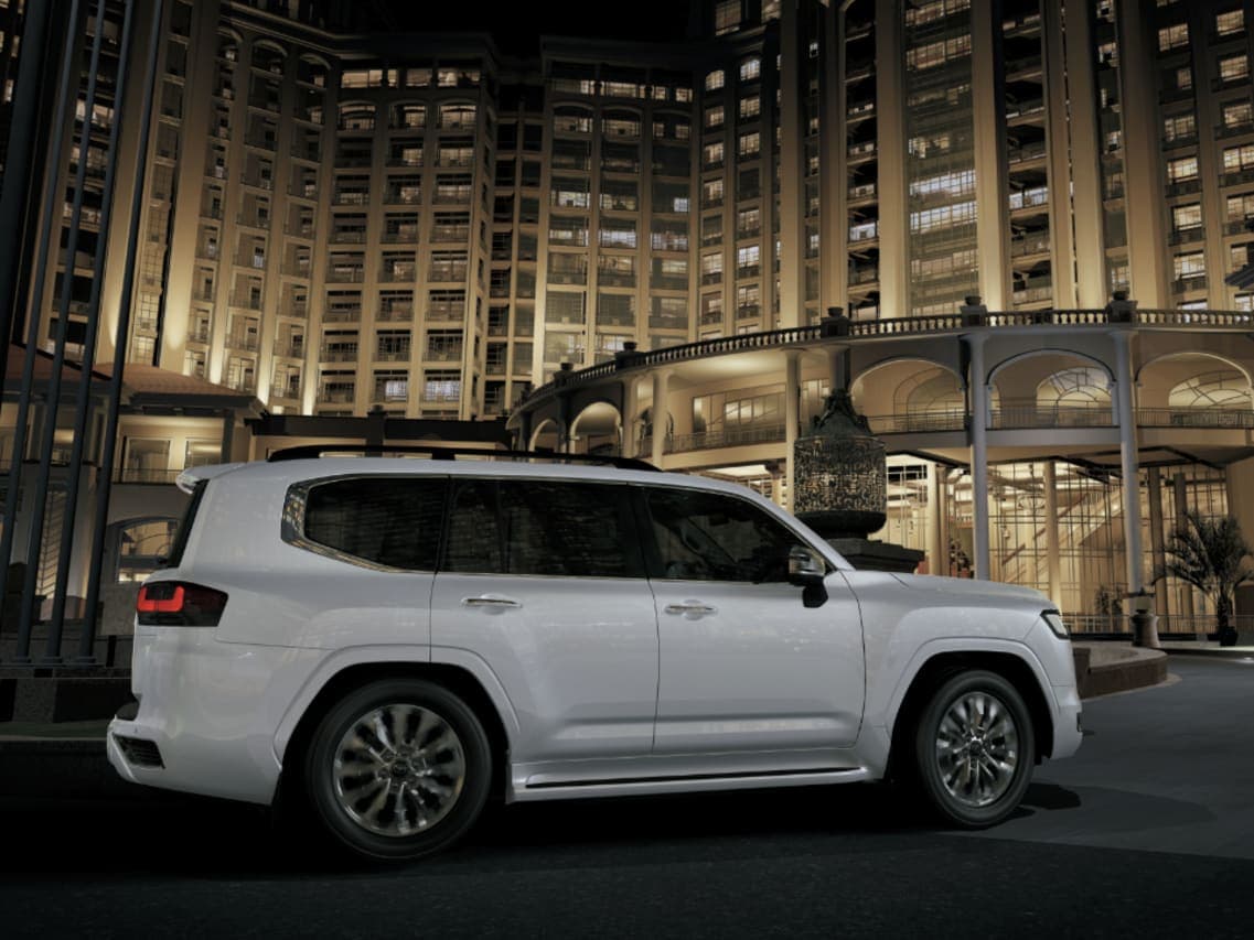 2022 Toyota Land Cruiser 4.0L EXR (4WD) — photo 2