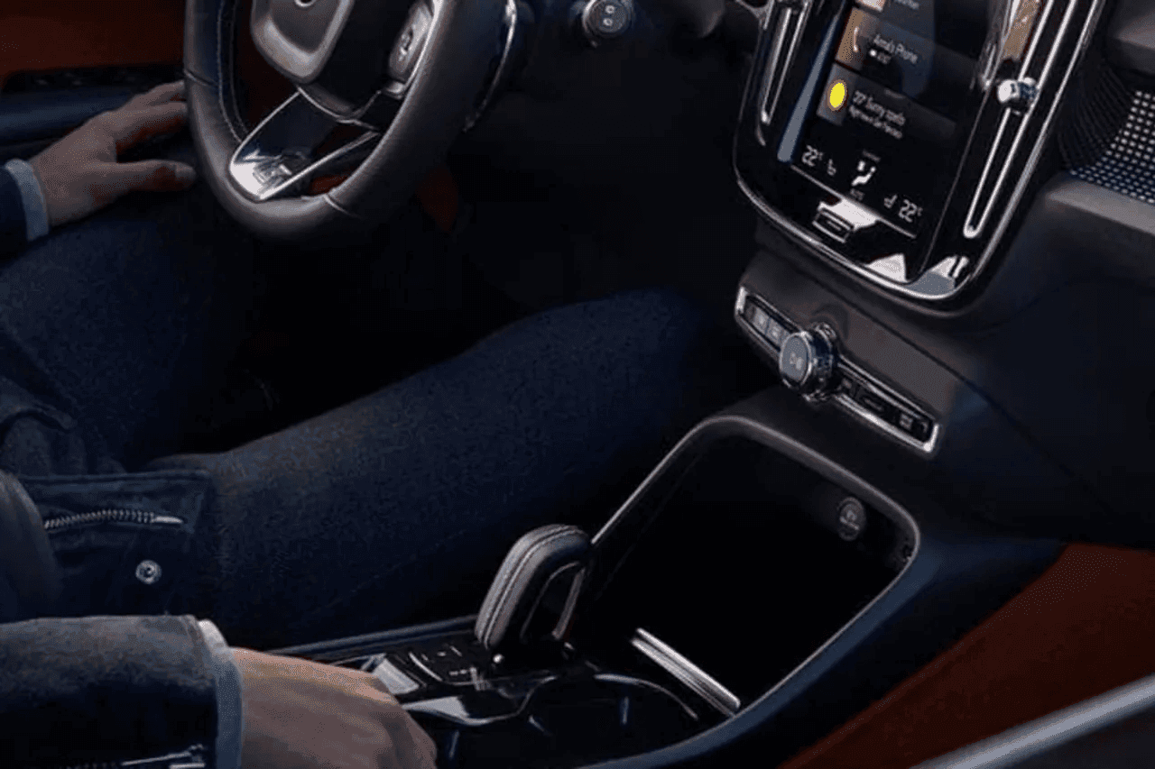 2022 Volvo XC40 2.0T T4 FWD Momentum — photo 14