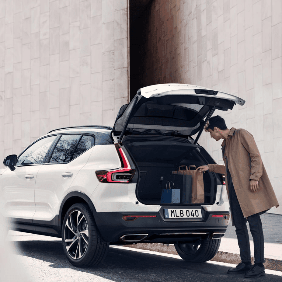 2022 Volvo XC40 2.0T T4 FWD Momentum — photo 3
