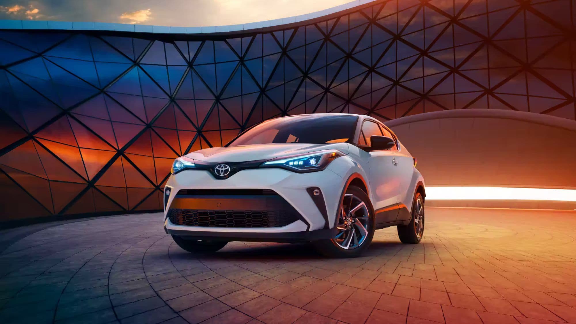 2023 Toyota C-HR 1.8L GX Hybrid — photo 2