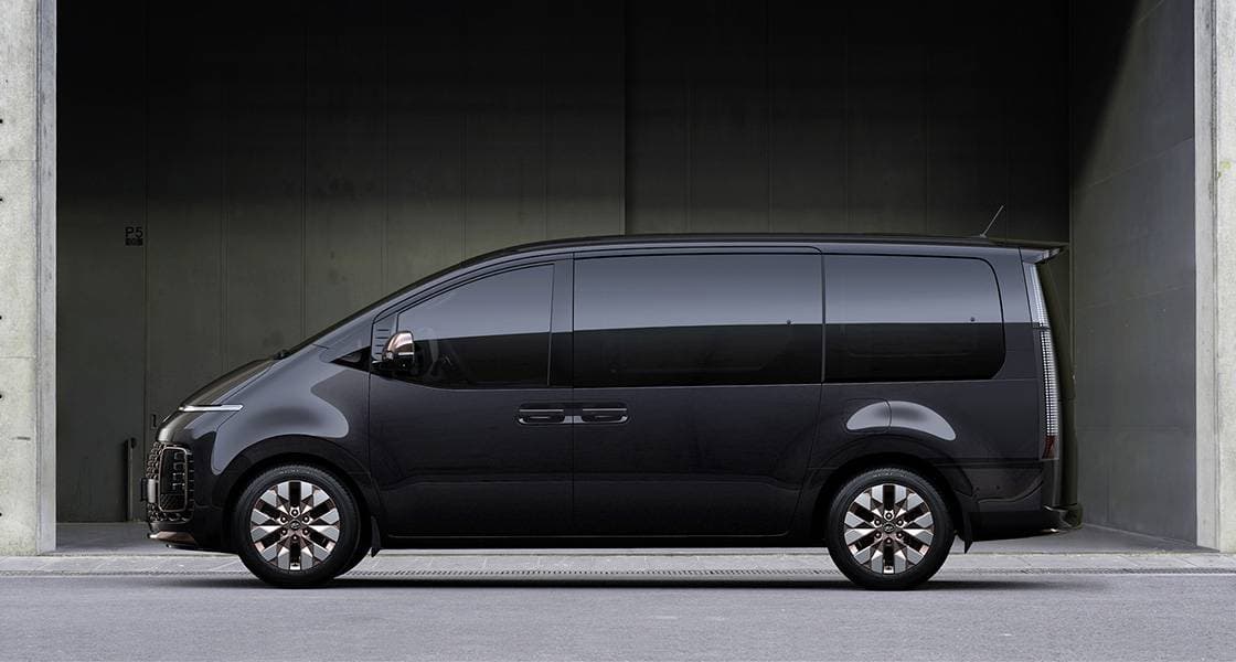 2024 Hyundai Staria 3.5L Luxury (7 Seater) — photo 2