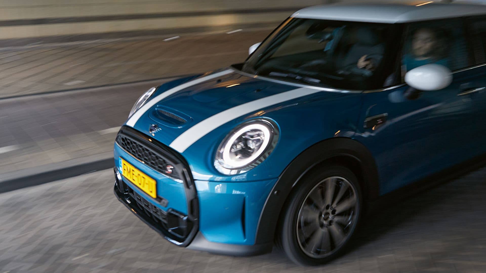 2023 Mini Hatch 5-Door Cooper S — photo 6
