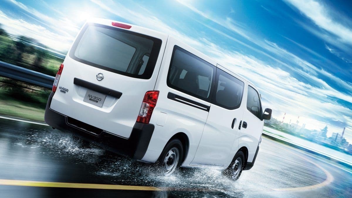 2023 Nissan Urvan MICROBUS 4 DOORS, 13 SEATER M/T, HIGH ROOF — photo 3