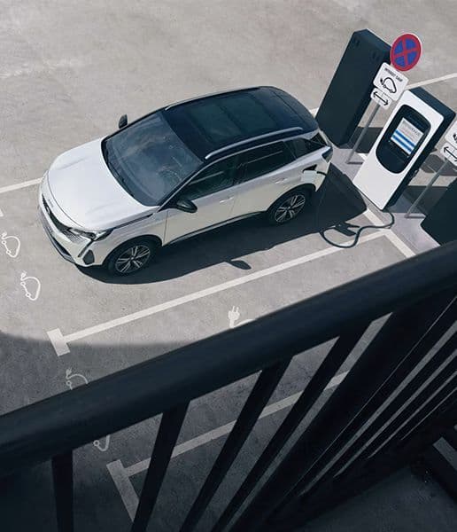 2023 Peugeot 3008 1.6T Hybrid4 (AWD) — photo 1