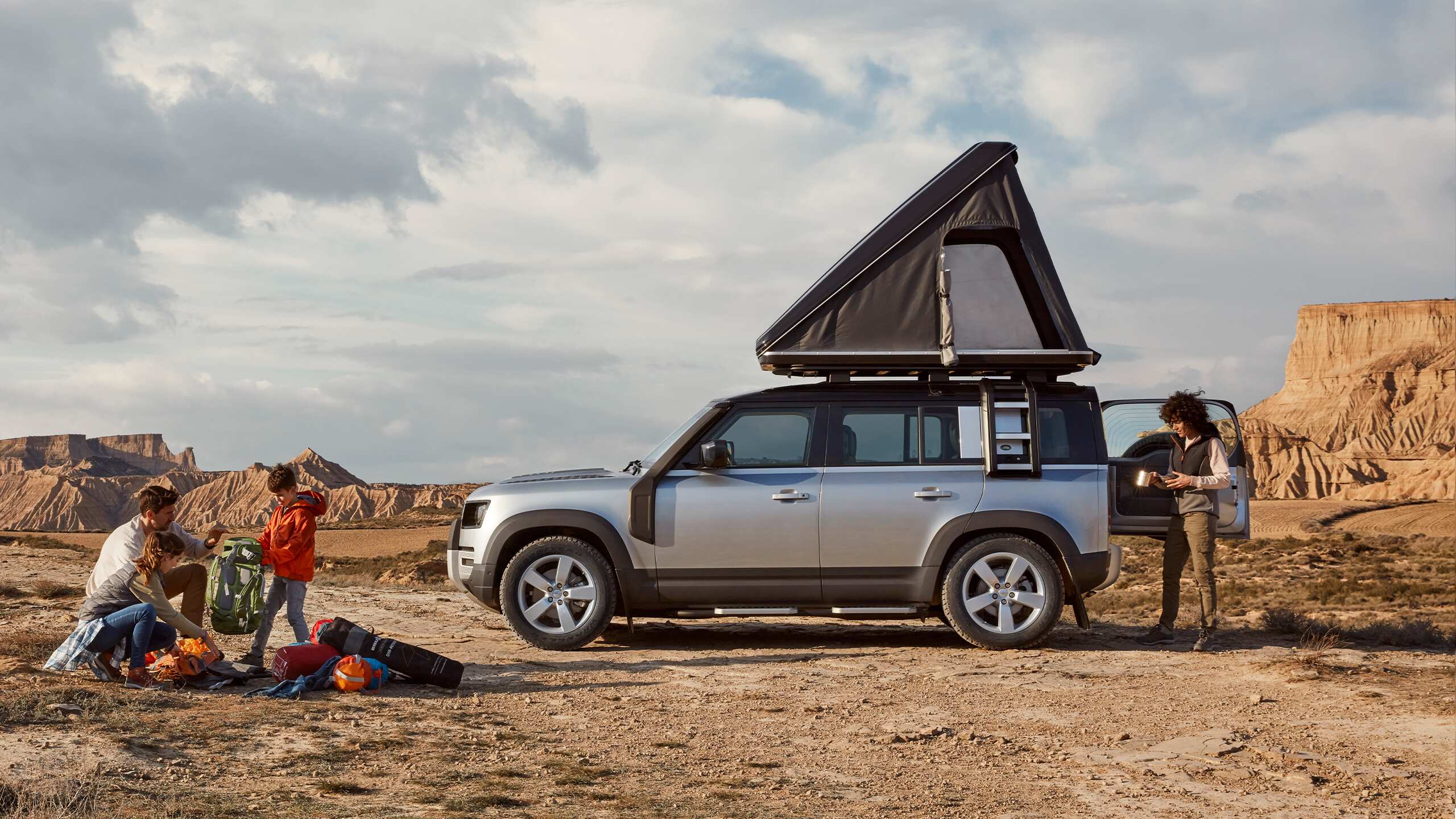 2023 Land Rover Defender 110 HSE (P400) — photo 3