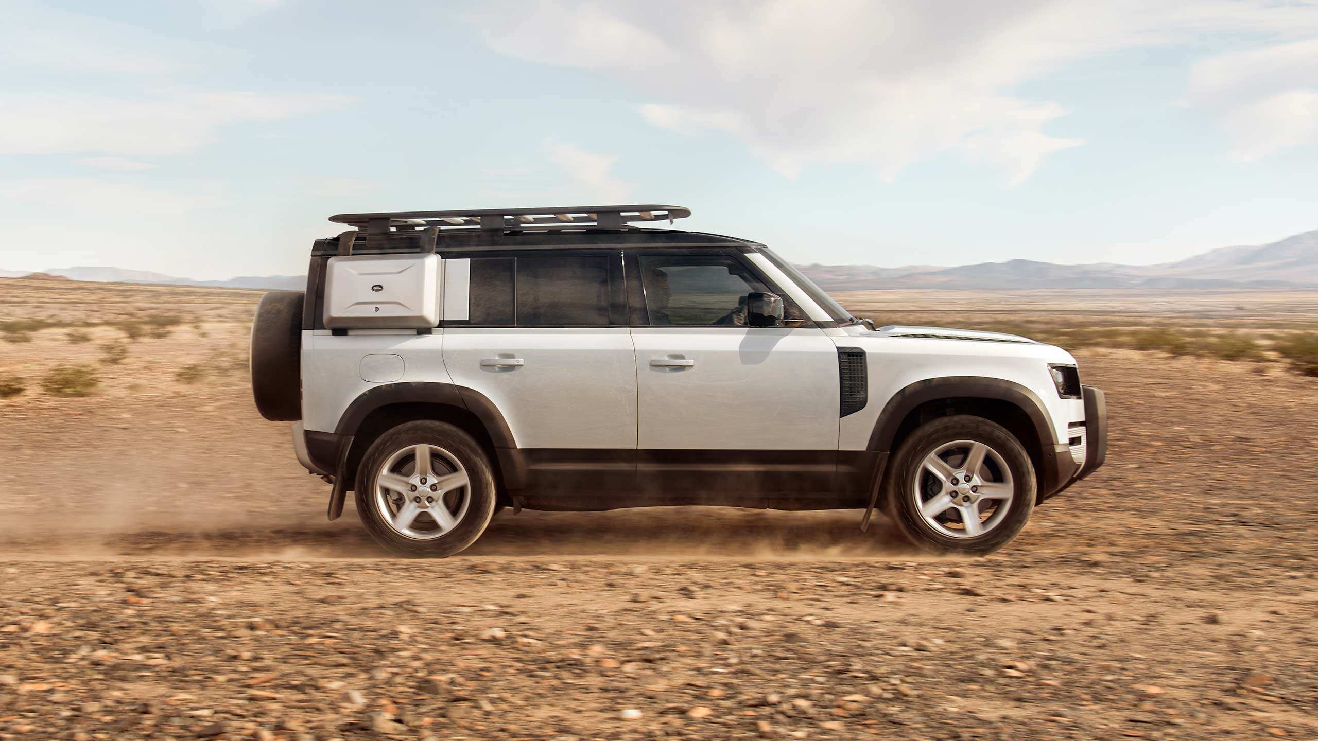 2023 Land Rover Defender 110 HSE (P404) Hybrid — photo 2