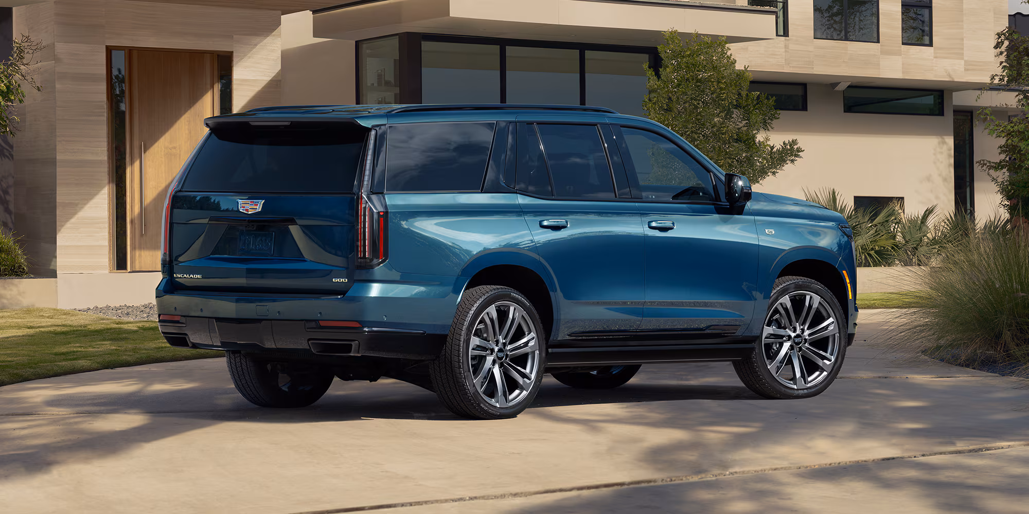 2025-vehicle-escalade-gallery-exterior-towing-capacity.avif