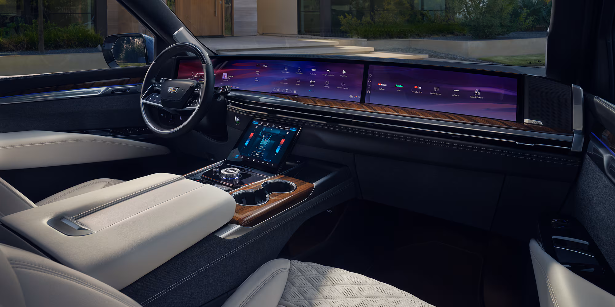 2025-vehicle-escalade-gallery-interior-55-display.avif