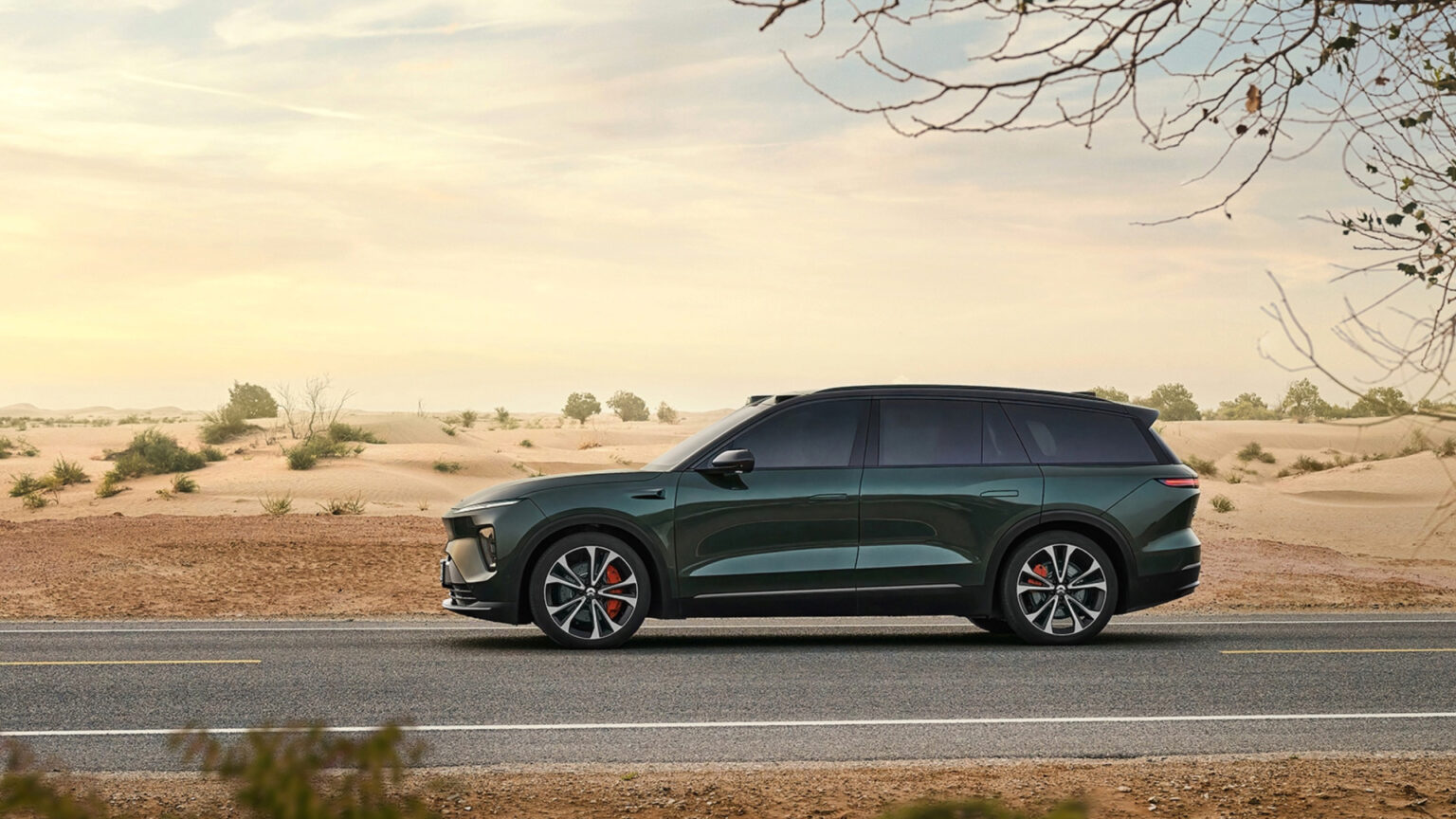 new-nio-el8-launched-in-uae-price-specs-features-range-details-3-1536x864.jpg