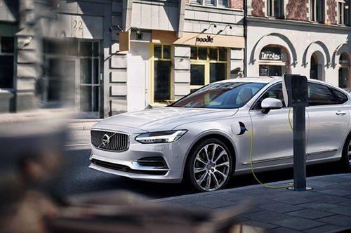Volvo Navigates Toward An Electrifying Future